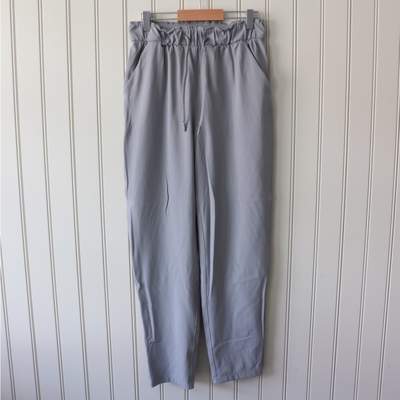 Like new Lululemon on the fly pant - Picture 1 of 2